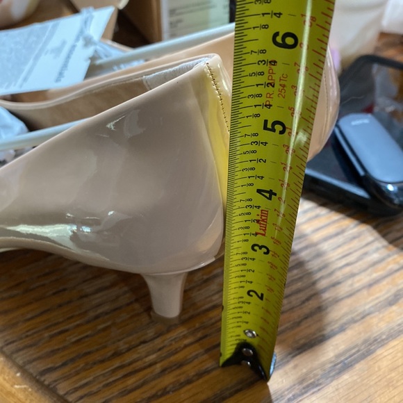 Amazon Essentials Women's Round Toe Medium Heel Pump Size 10 - Picture 6 of 6